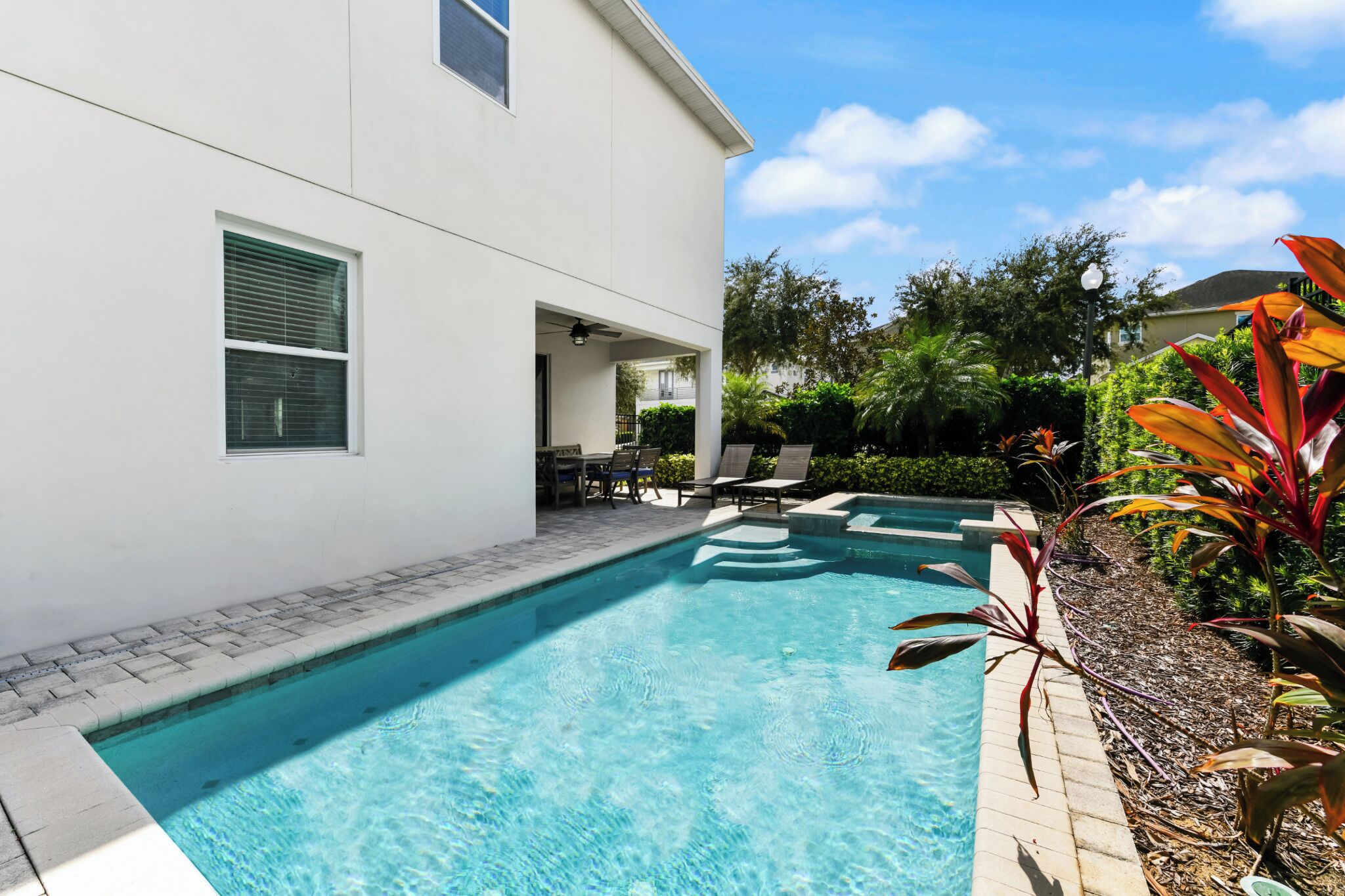 Een verwarmd zwembad