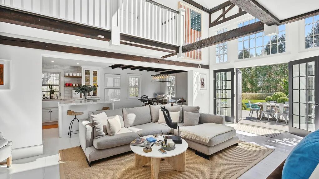 Älytelevisio, takka, stereot, tietokoneen näyttö