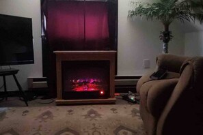 Smart TV, fireplace