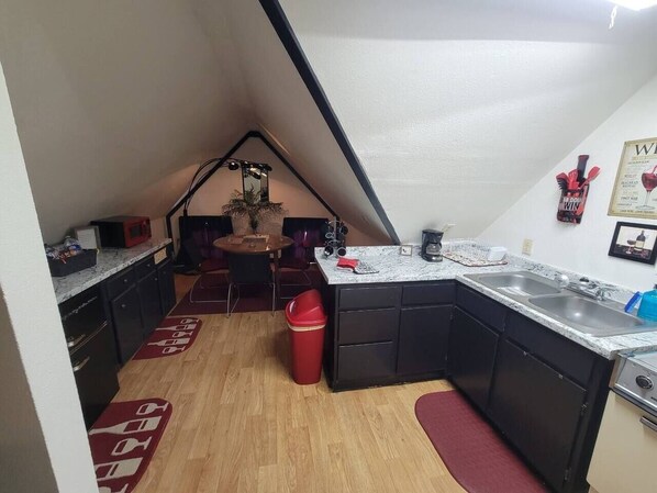 Microwave, oven, stovetop, coffee/tea maker