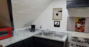 Microwave, oven, stovetop, coffee/tea maker