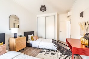 3 Schlafzimmer, Schreibtisch, Bügeleisen/Bügelbrett, Bettwäsche