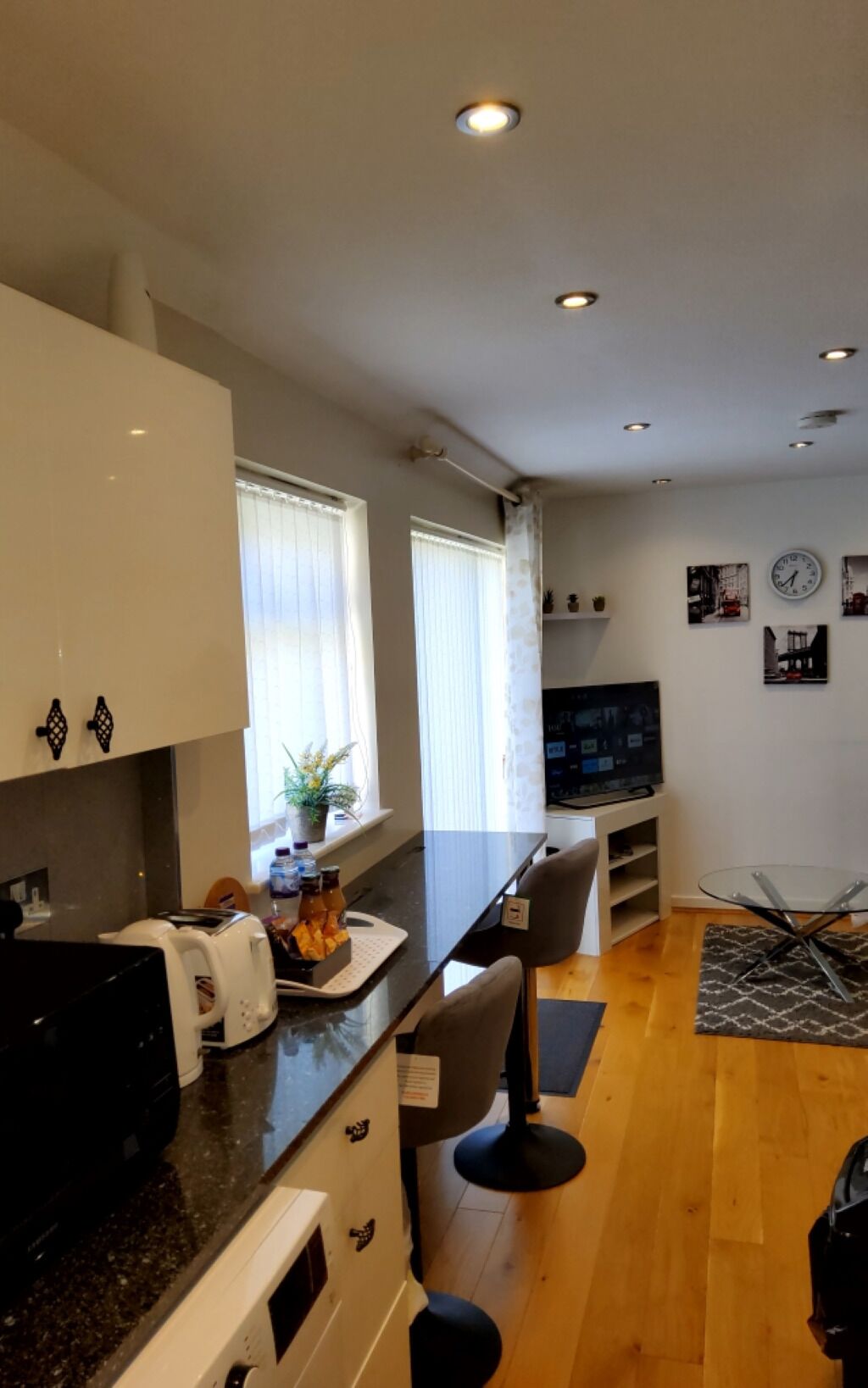 Cosy Serene Garden 1 Bedroom FLAT. 1 min walk from Leagrave Station