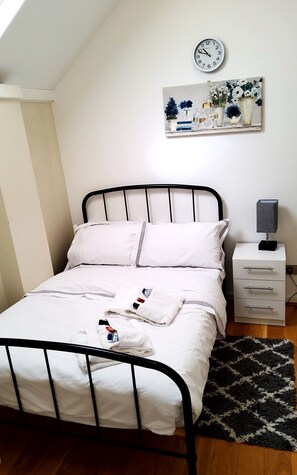 2 bedrooms, desk, iron/ironing board, free WiFi