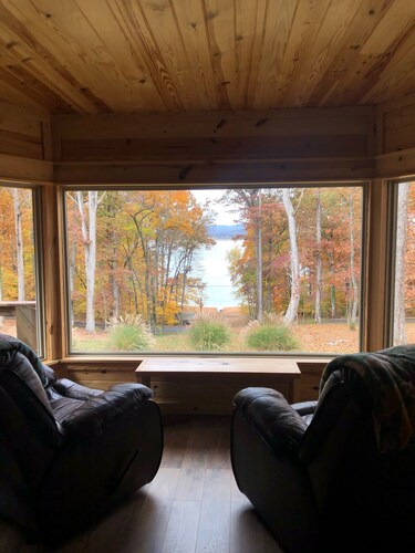 CNU 10 min. Sevierville 45 min.  Private dock, kayaks, fire pit. Ample Parking  