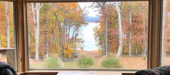 CNU 10 min. Sevierville 45 min.  Private dock, kayaks, fire pit. Ample Parking  