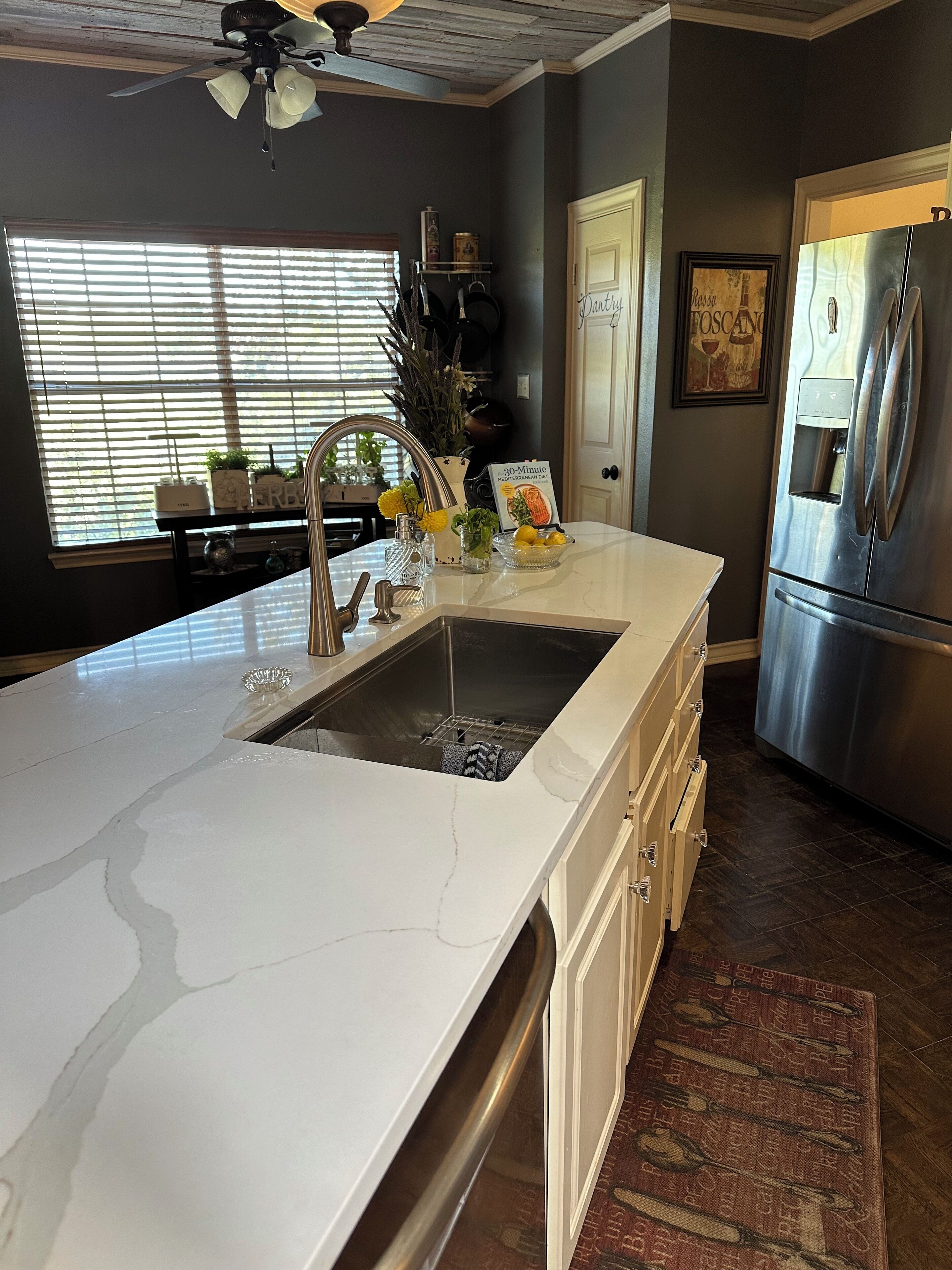 Canyon Lake Dog friendly/ Hot tub/Golf Cart/ Boat Rental/4m frm Whitewater!Pool!