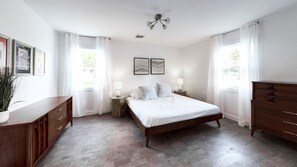 3 室のベッドルーム、デスク、WiFi (無料)、車椅子でアクセスできる設備