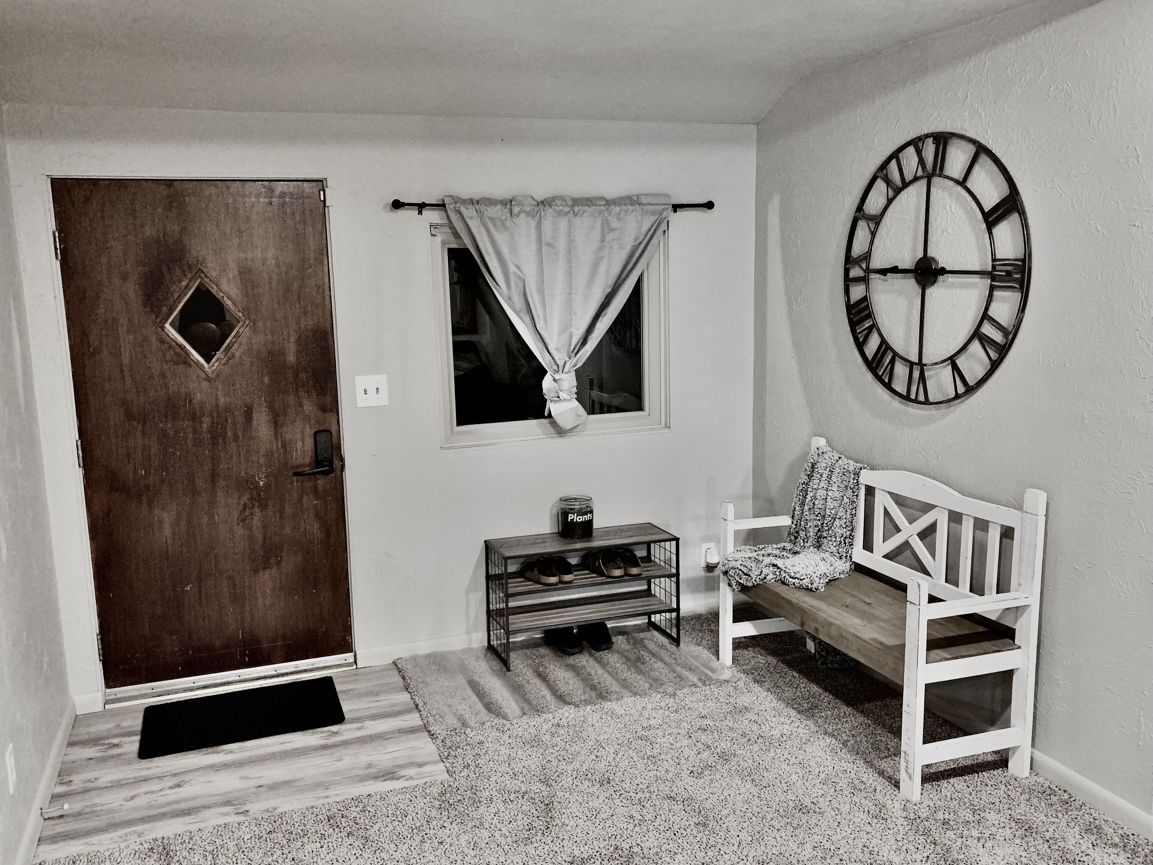 WALK to food & shopping! Only a 5 minute drive to The Broadmoor & Downtown 🌆