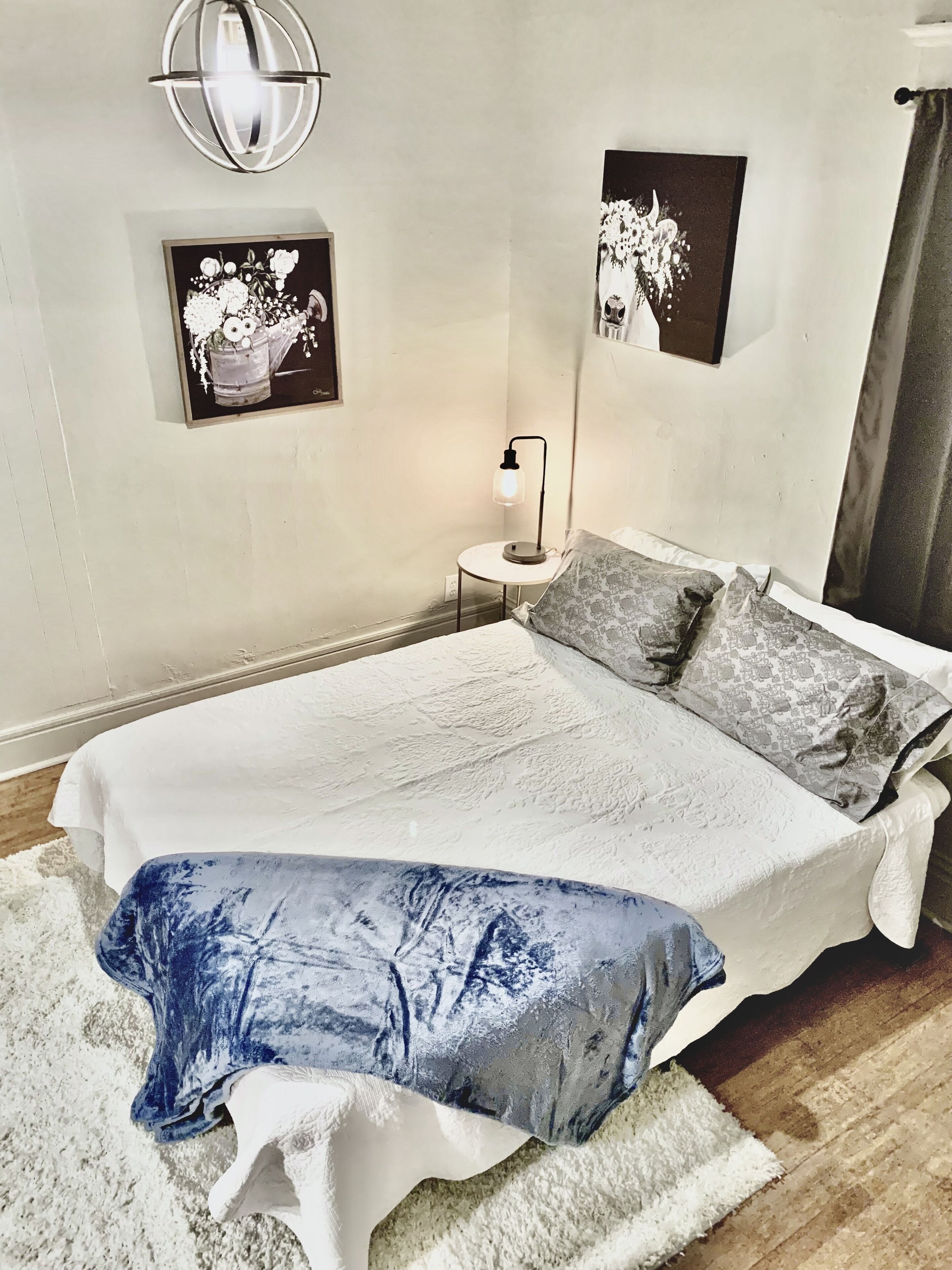 WALK to food & shopping! Only a 5 minute drive to The Broadmoor & Downtown 🌆