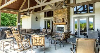 Condo nestled in the Smokies with pool!