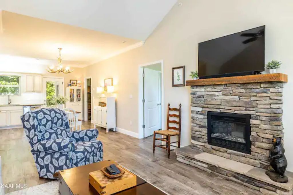 Condo nestled in the Smokies with pool!