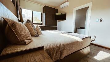 2 habitaciones, cortinas blackout y tabla de planchar con plancha