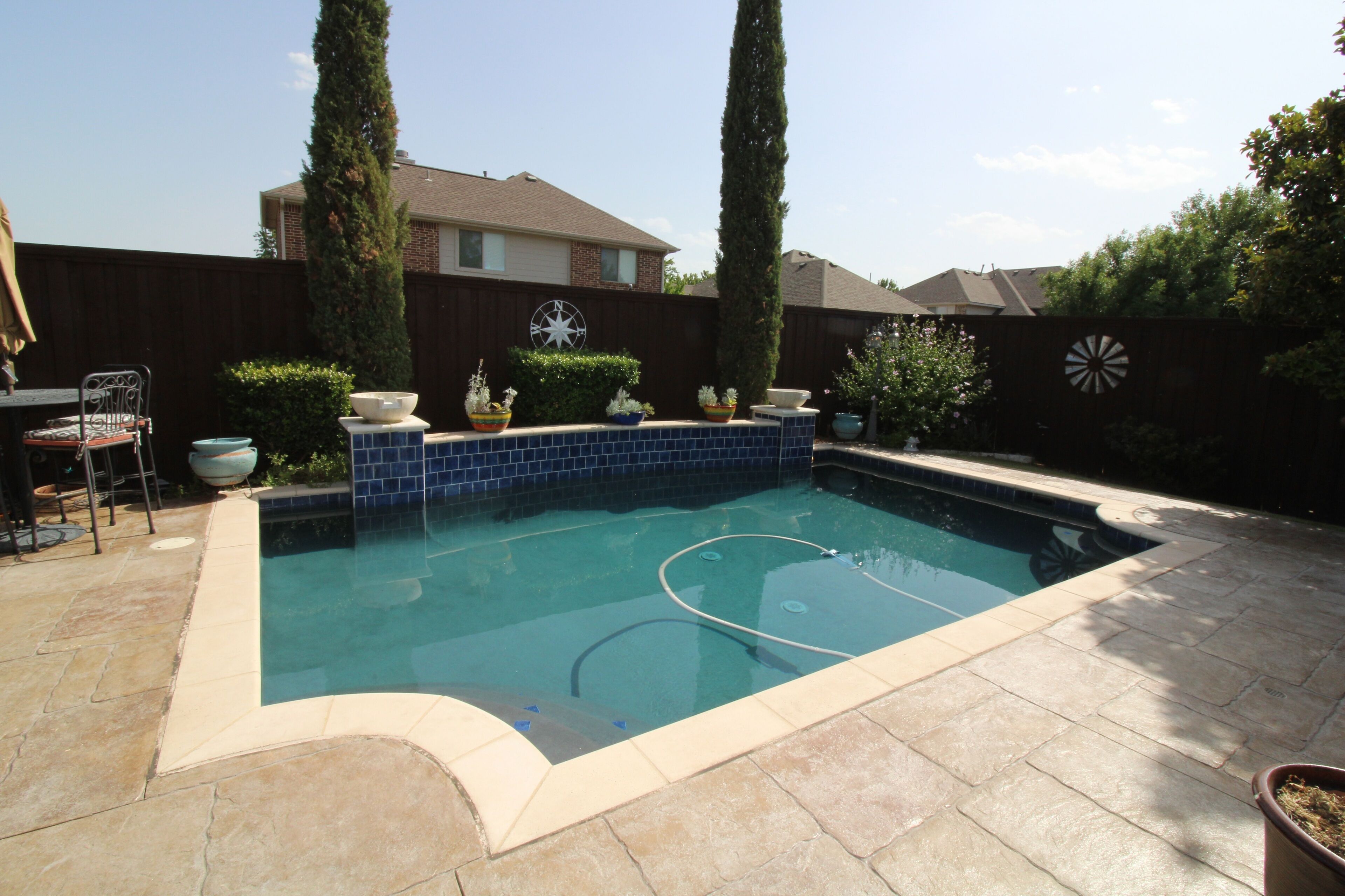 Beautiful 3 Bedroom Home W/Pool - 5 min away from Lake!