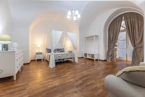 Bügeleisen/Bügelbrett, kostenloses WLAN, Bettwäsche