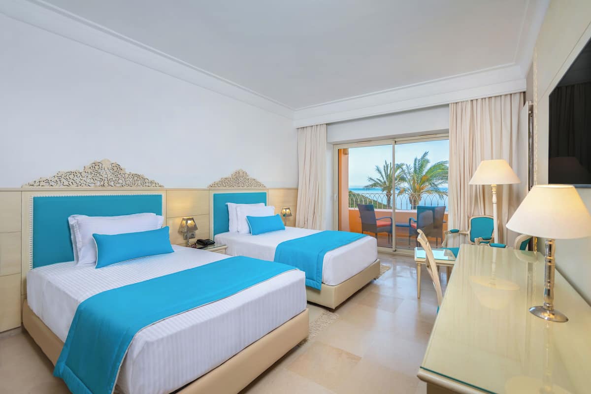 Premium Room, 2 Twin Beds | Premium bedding, minibar, in-room safe, individually decorated