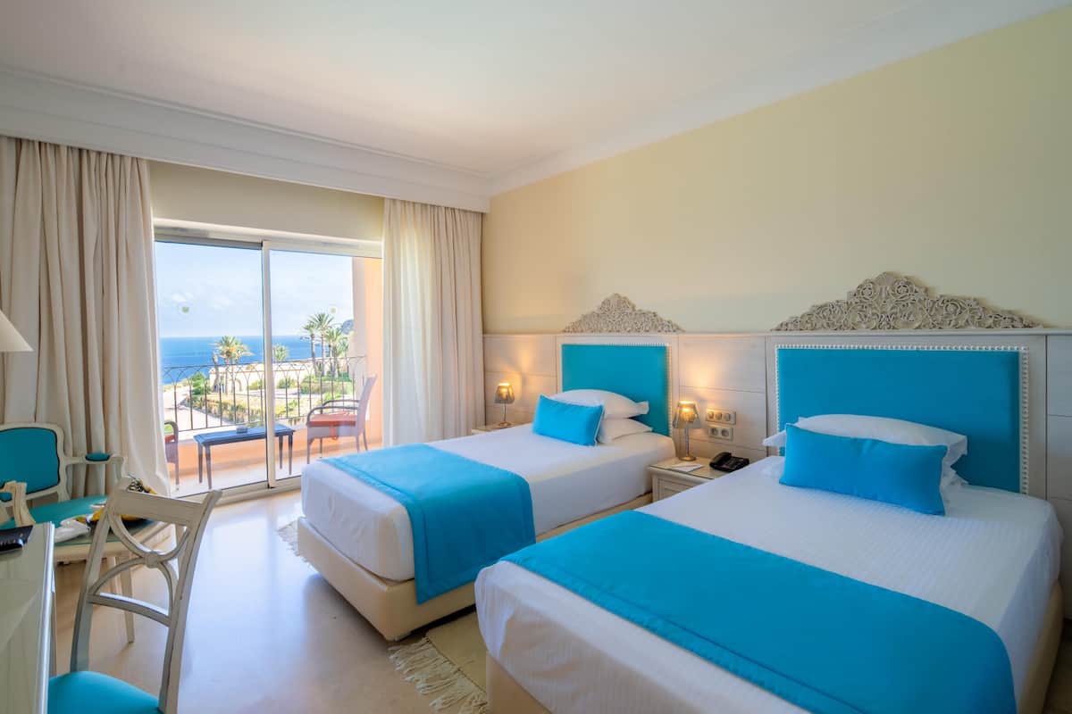 Camera Deluxe, 2 letti singoli | Biancheria da letto di alta qualità, minibar, una cassaforte in camera