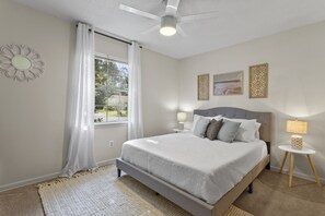 3 sovrum, memory foam-madrasser och värdeförvaringsskåp på rummet