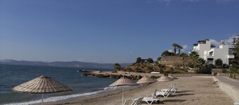 Sea view and 400m to the beach