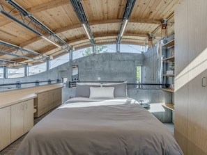 2 bedrooms, desk, free WiFi, bed sheets