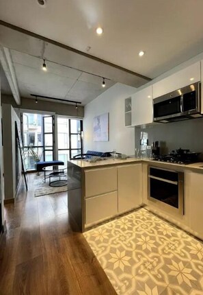 Private kitchen - 202 Luxury Designed Loft near VIRREY Park & TZONE (Bogotá)