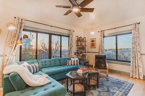 Sunny Historic Cottage+Wineries+Outdoor Living+Verde Train+Holiday Availability