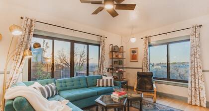 Sunny Historic Cottage+Wineries+Outdoor Living+Verde Train+Holiday Availability