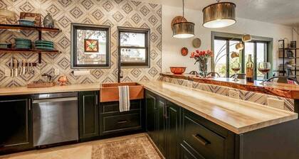 Sunny Historic Cottage+Wineries+Outdoor Living+Verde Train+Holiday Availability