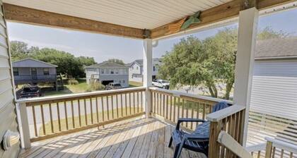 Bright 3 bedroom-2 bath-Close to beach and shops-Bikes included