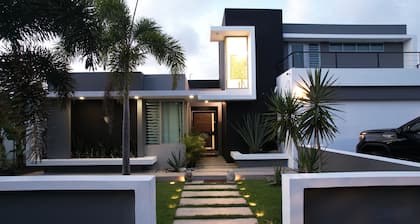 Utopia Luxury Villa - Private Pool, Hydromassage Jacuzzi & Near Amazing Beaches