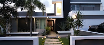 Utopia Luxury Villa - Private Pool, Hydromassage Jacuzzi & Near Amazing Beaches