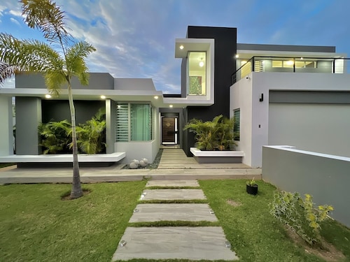 Utopia Luxury Villa - Private Pool, Hydromassage Jacuzzi & Near Amazing Beaches