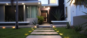 Utopia Luxury Villa - Private Pool, Hydromassage Jacuzzi & Near Amazing Beaches