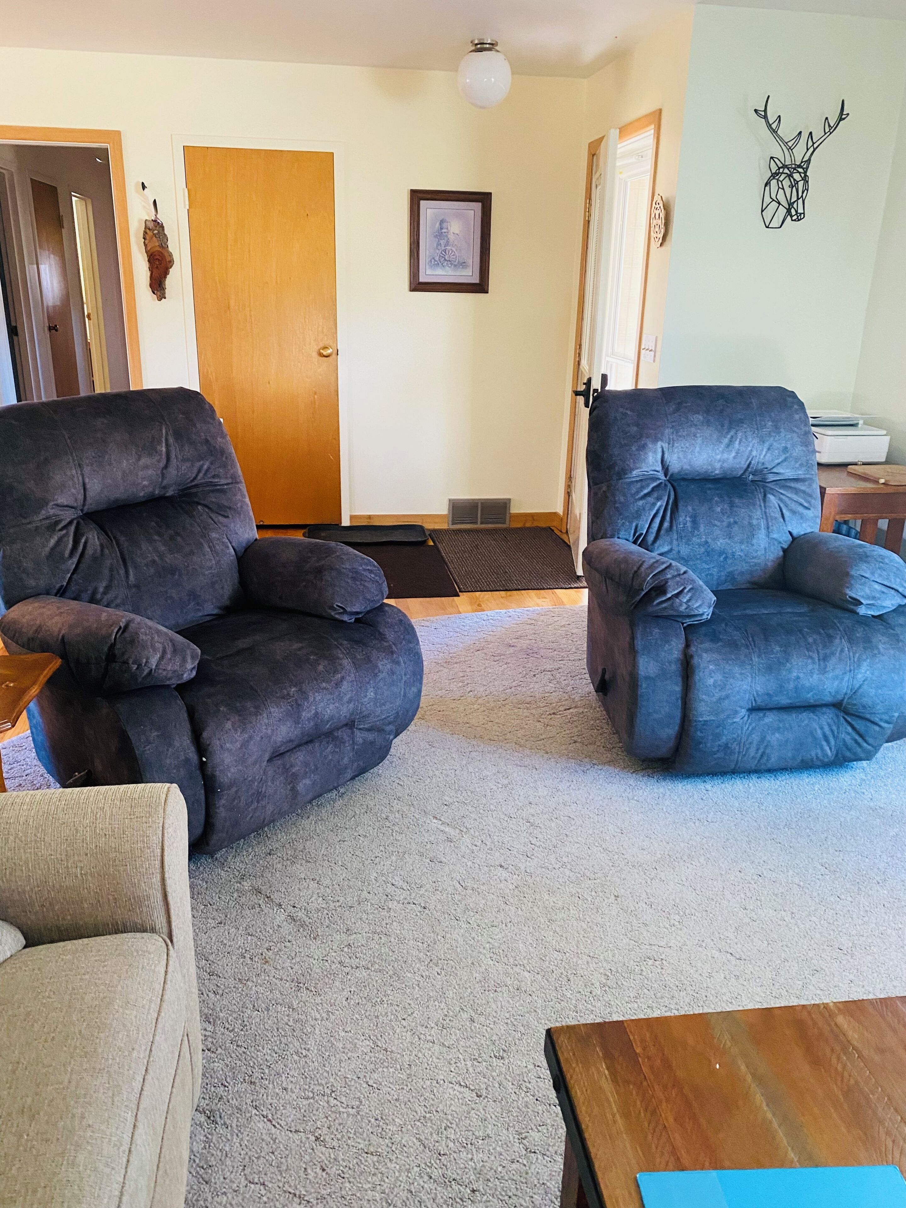 Een smart-tv, videogames, een dvd-speler en tafelvoetbal