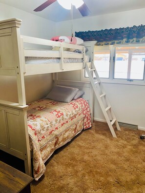 3 Schlafzimmer, Bügeleisen/Bügelbrett, kostenloses WLAN, Bettwäsche