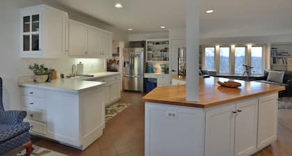 Boho Country 5 Acre Estate: Kenyon, Amish, River