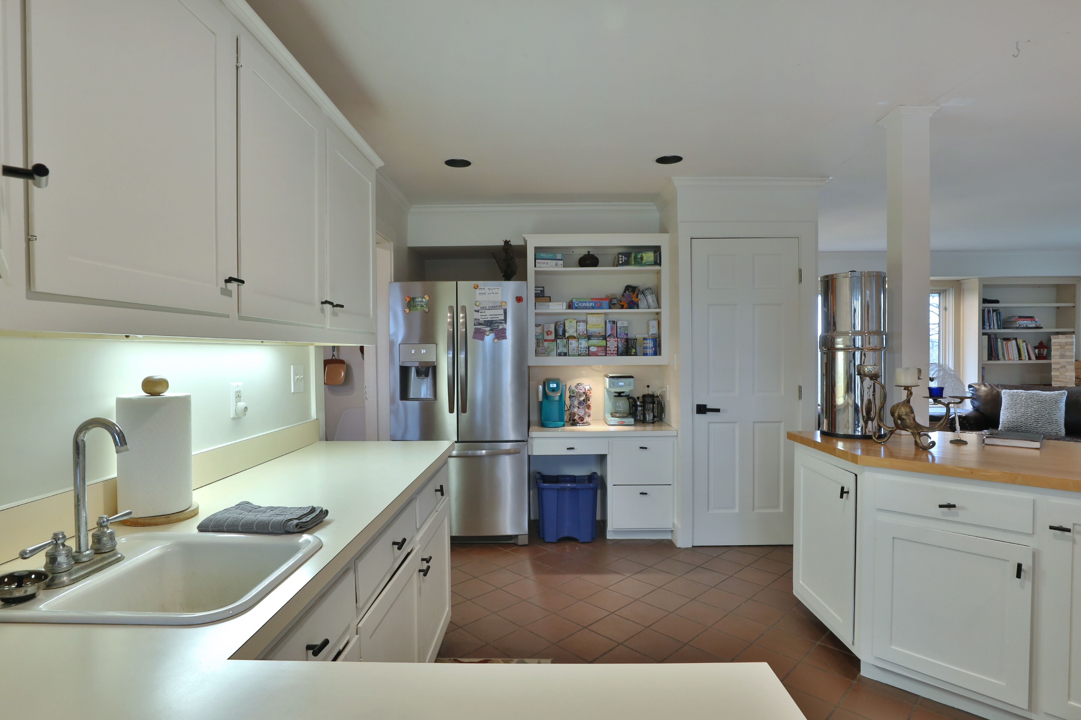 Boho Country 5 Acre Estate: Kenyon, Amish, River