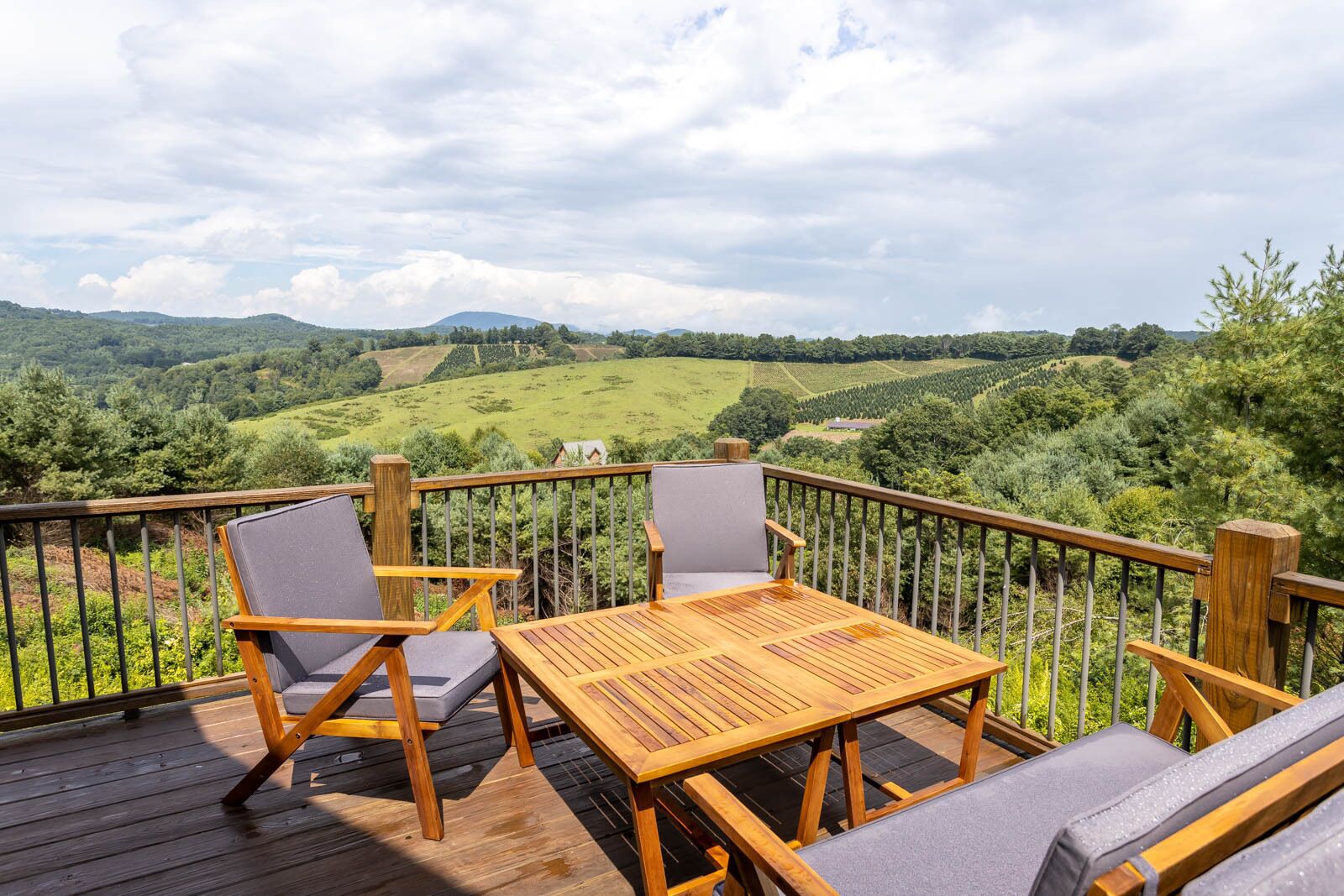 Mountain Cottage with Long-Range Views