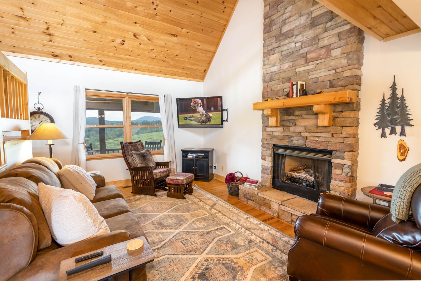 Mountain Cottage with Long-Range Views