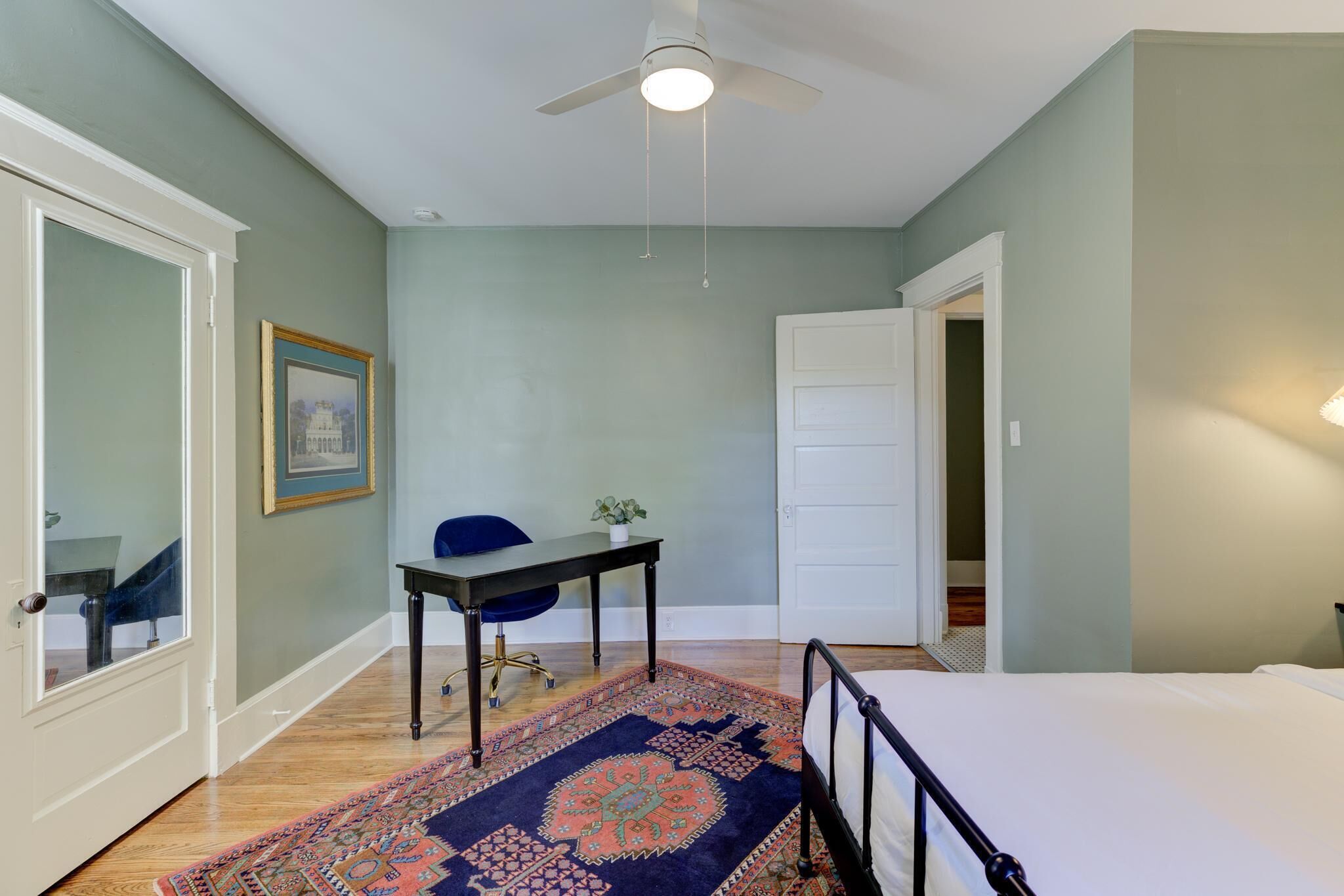 Serene and Stylish Classic Apartment in Midtown!