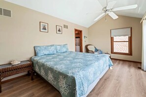 3 bedrooms, travel cot, WiFi, bed sheets