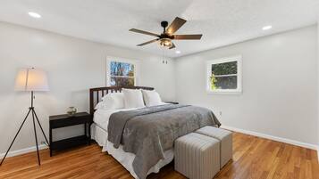 3 bedrooms, desk, iron/ironing board, free WiFi