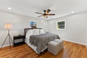 3 bedrooms, desk, iron/ironing board, free WiFi