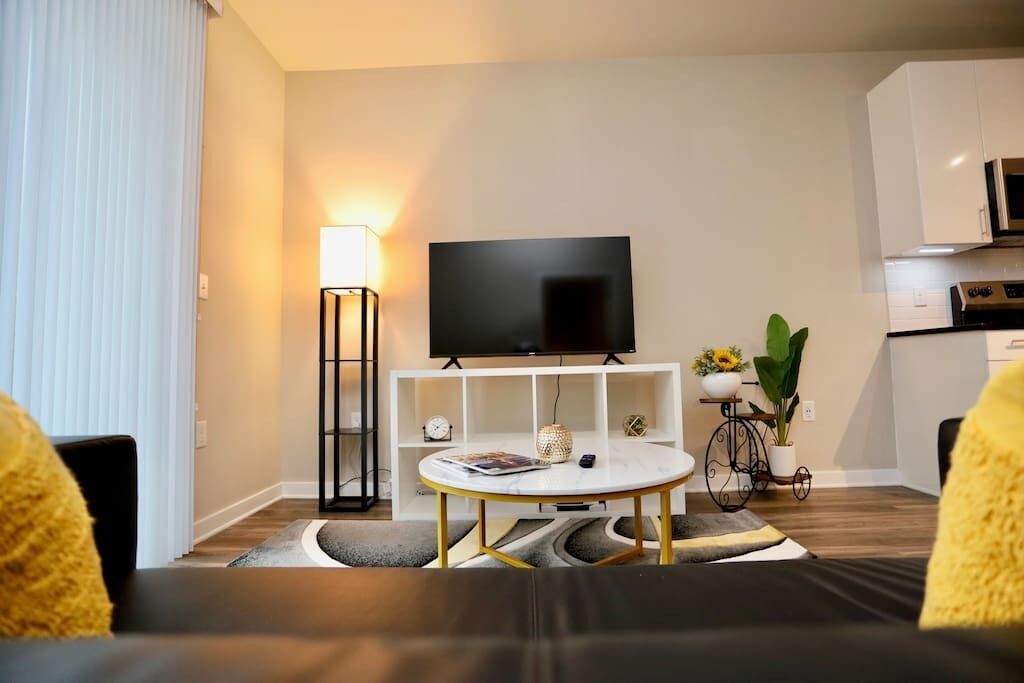 Elegant Deluxe with pool, Fairfax  Free Parking