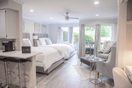 Desk, iron/ironing board, free WiFi, bed sheets. The Lucky Lie - Entire Condo in Pinehurst