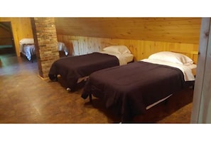 2 chambres, bureau, accès au Wi-Fi (inclus), literie fournie