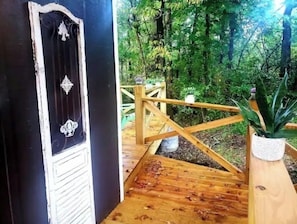 Terrace/patio - HOCHATOWN OK Hotel ENCHANTED'S ROSE COTTAGE (Broken Bow)