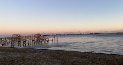 Easy Living by The Water . Quiet, Secure, private Historic Downtown.