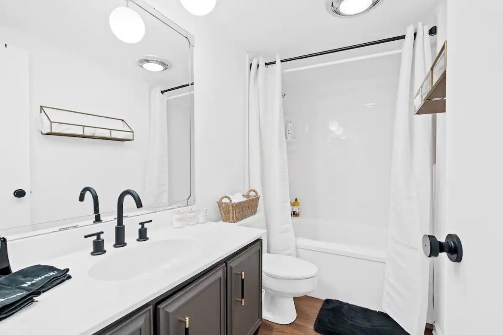 Couples/ Golfers welcome to the studio by the Bay.