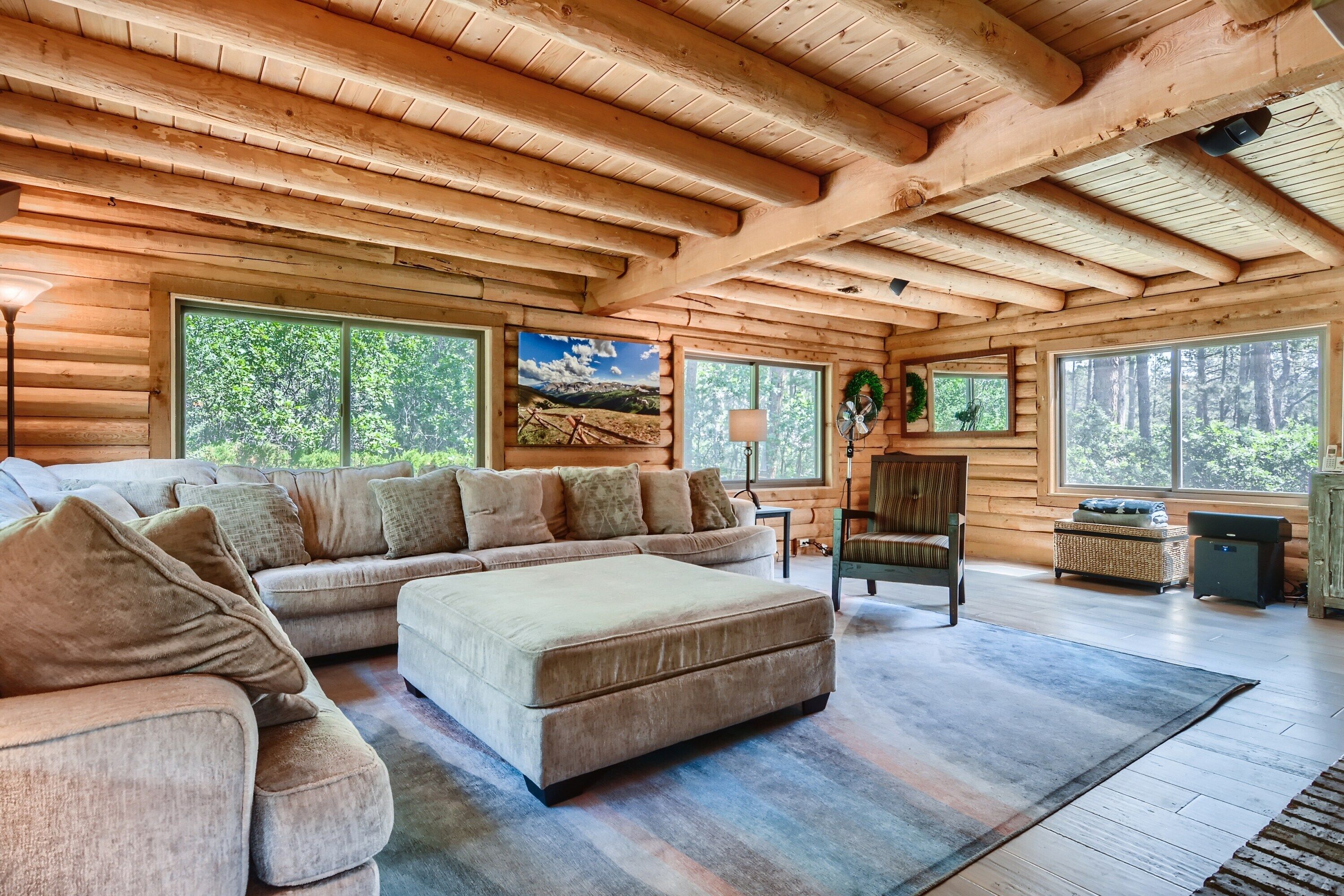 Private and Cozy 4bd/2.5ba Cabin w/ Hot Tub